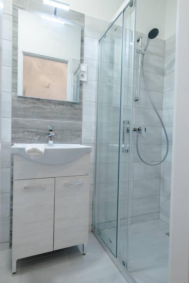 Brand New Studio With Aircon In The Center 부다페스트 외부 사진