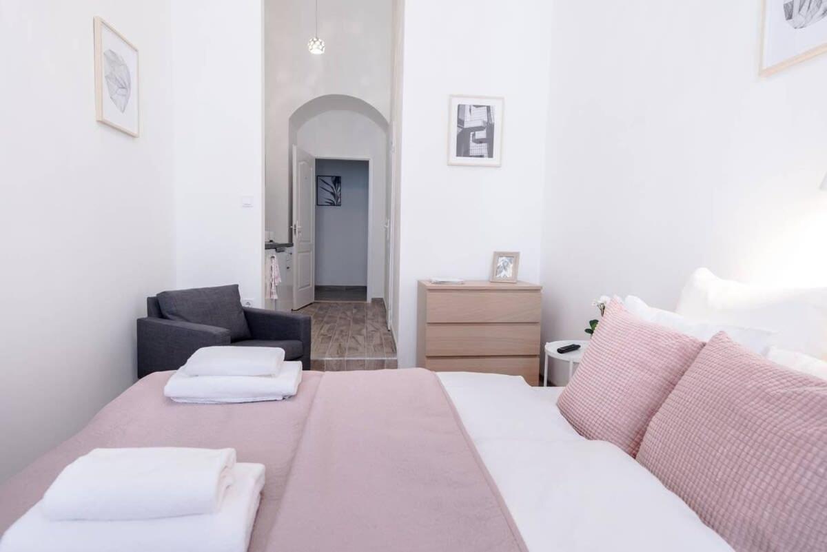 Brand New Studio With Aircon In The Center 부다페스트 외부 사진