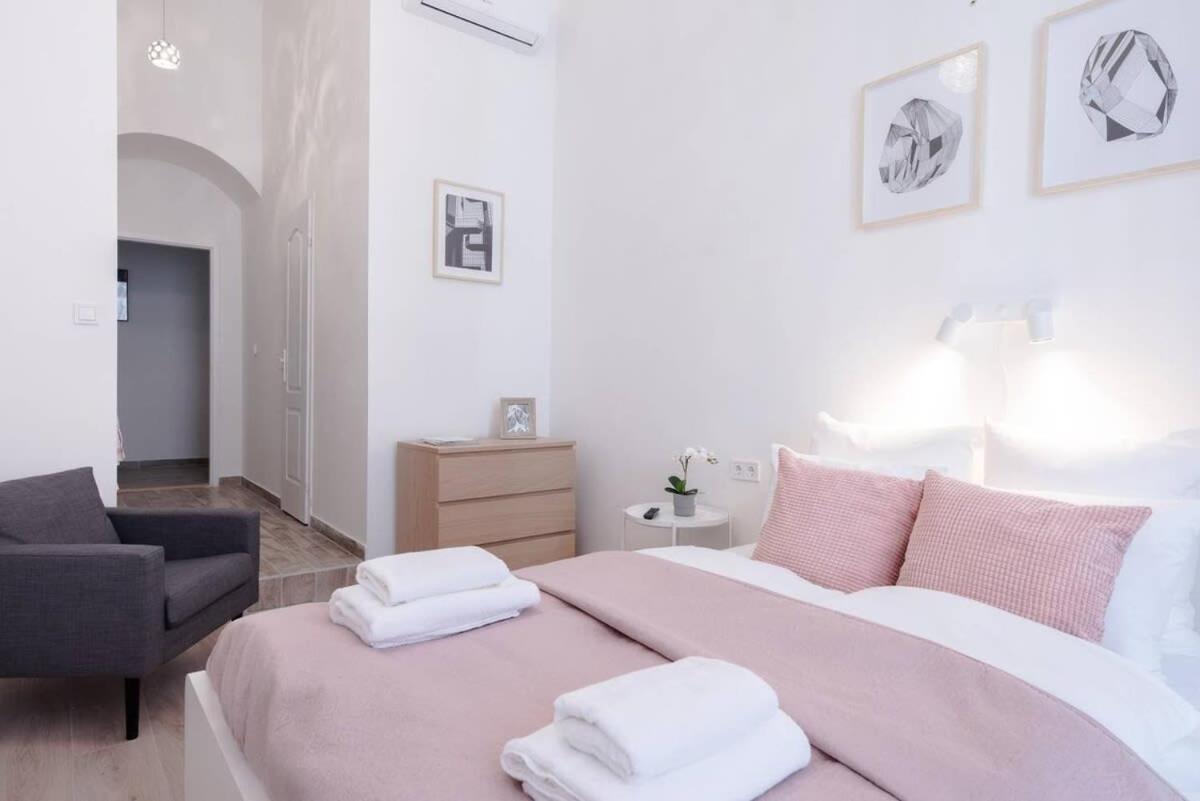 Brand New Studio With Aircon In The Center 부다페스트 외부 사진
