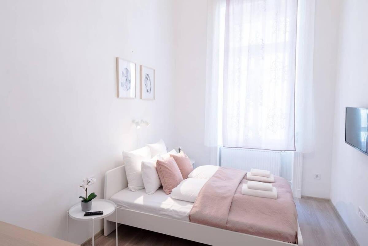 Brand New Studio With Aircon In The Center 부다페스트 외부 사진